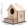 Holz-Vogelhaus mit Zaun