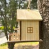 Holz-Vogelhaus mit Zaun