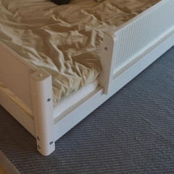 Flexa Montessori-Bett Grooves 90x200 cm mit Absturzsicherung | befox.ch