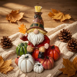 Herbstliche Zwergfigur mit Kürbissen aus Kunstharz – 15 cm